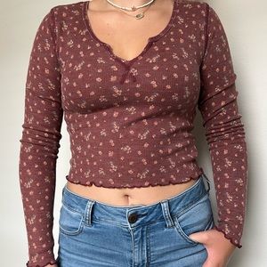 American Eagle Cropped Long Sleeve Floral Shirt